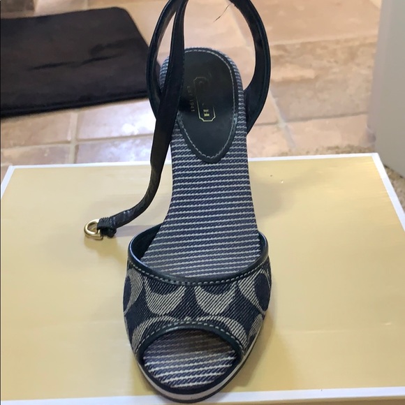 Womens Coach wedges. Great condition. Gently used - Picture 2 of 2